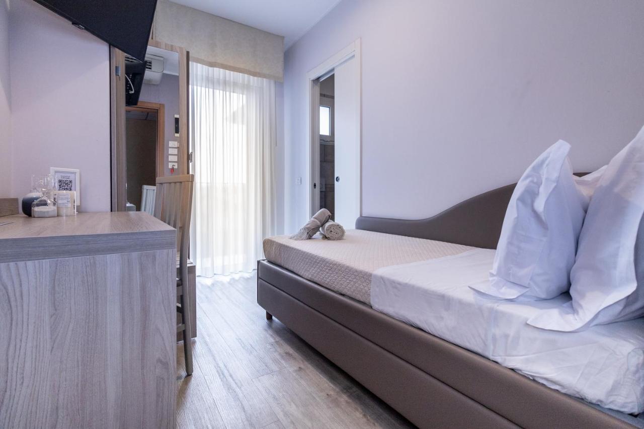 Hotel Alfonsina Riccione Exteriör bild