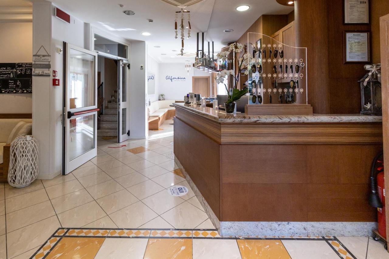 Hotel Alfonsina Riccione Exteriör bild