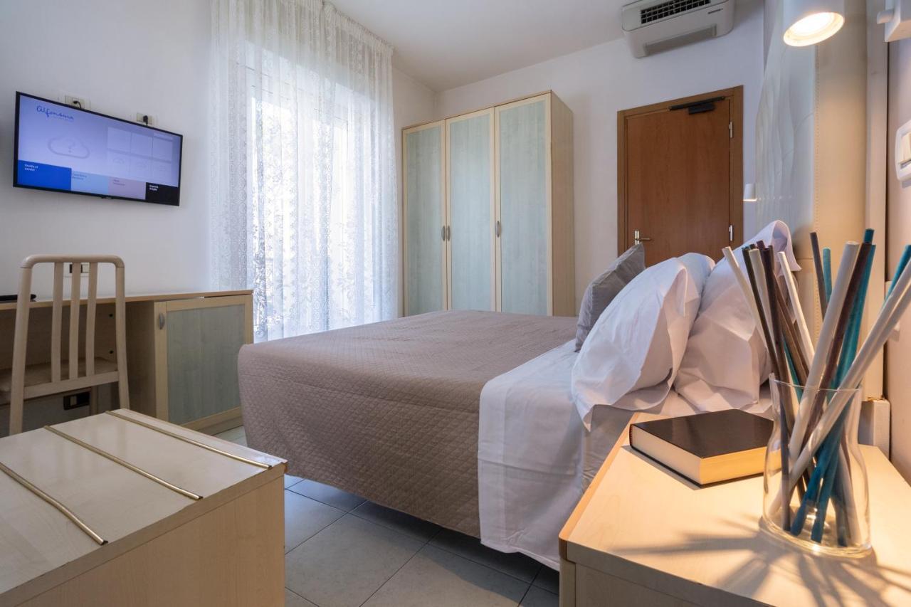 Hotel Alfonsina Riccione Exteriör bild