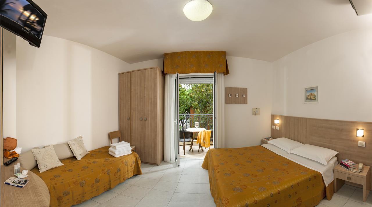 Hotel Alfonsina Riccione Exteriör bild